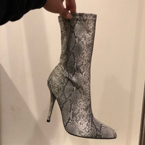 Faux Snake Skin Booties - Picture 1 of 2
